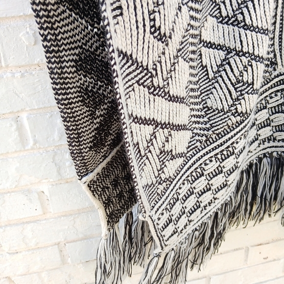 Zara Chunky Knit Poncho Pullover Sweater - Picture 4 of 6